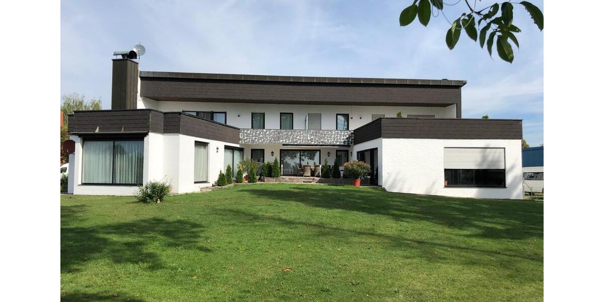 Herrschaftliches Anwesen mit indoor Pool ***** zu vermieten 15 zimmer