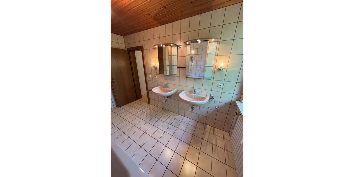 Etagenwohnung Neuötting - 3 Zimmer, 83 m&sup2;, 913&euro; | Angebot:26475315
