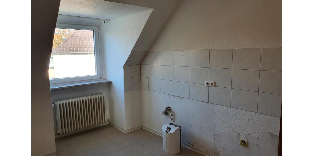 Dachgeschoßwohnung Essen Huttrop - 3 Zimmer, 76 m&sup2;, 119.000&euro; | Angebot:26819341