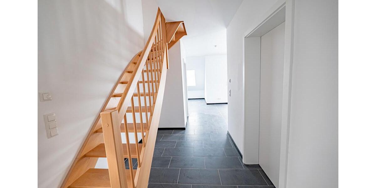 Dachgeschoßwohnung Hemmoor - 3 Zimmer, 96 m&sup2;, 1.055&euro; | Angebot:22732375