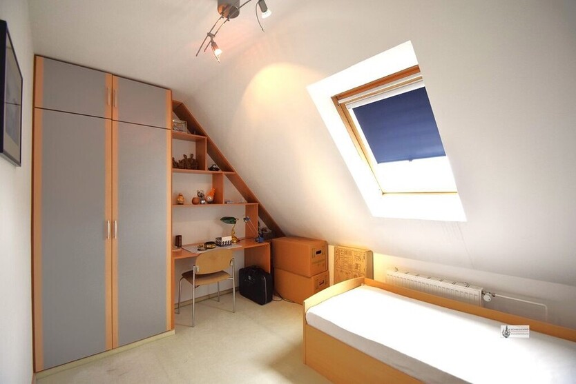 Großes modernisiertes EFH + EBK + Wintergarten + 3 Bäder mit 2 Stellplätzen vor dem Haus