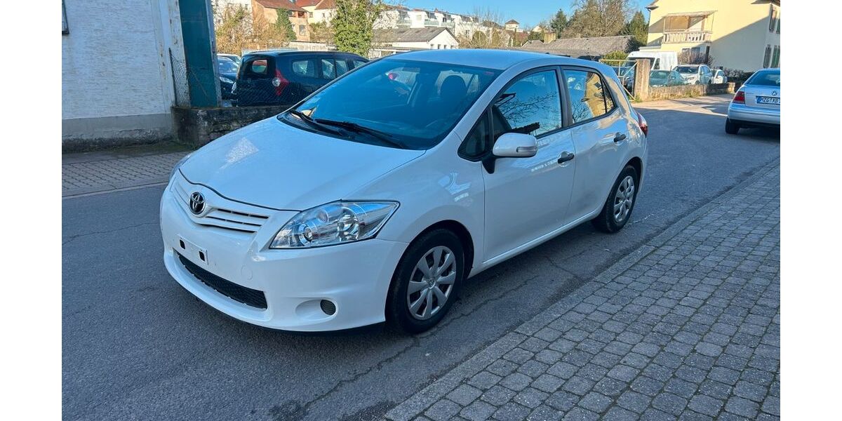 Toyota Auris 108.000 km 3.900 &euro; Merzig 66663