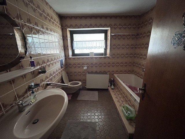 Einfamilienhaus Blieskastel - 12 Zimmer, 260 m&sup2;, 344.000&euro; | Angebot:27126800
