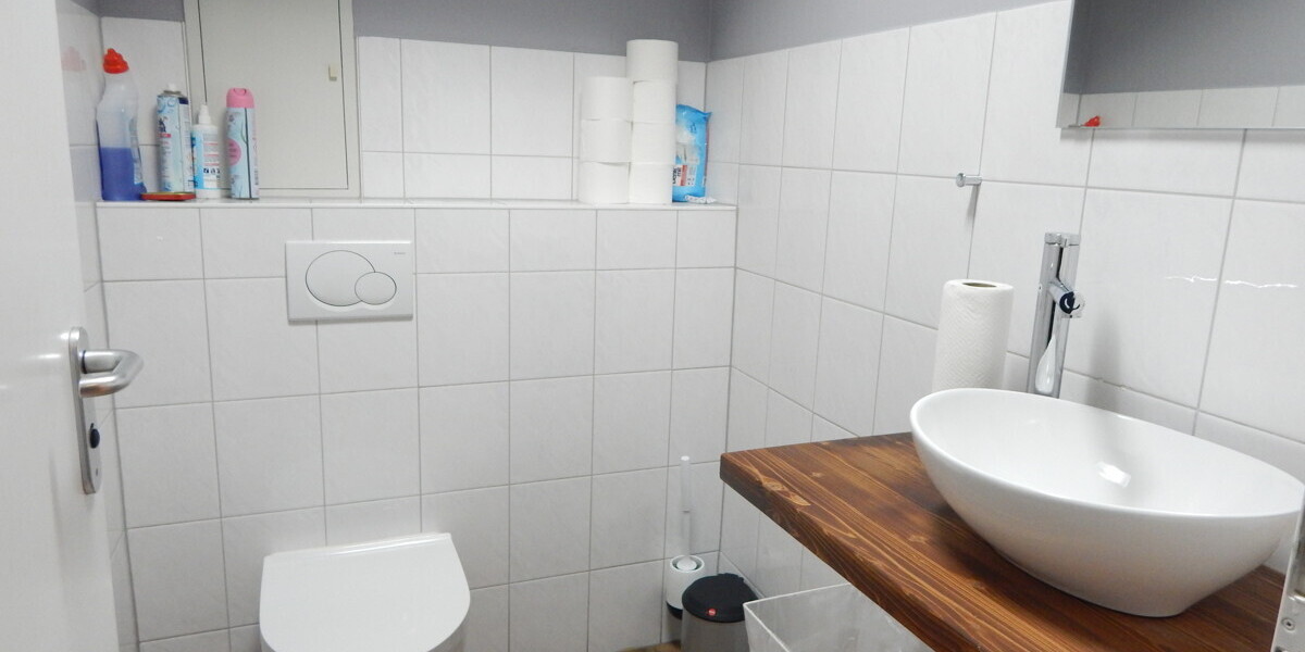 Voll ausgestatteter Friseursalon, kernsaniert 2019, klimatisiert, ablösefrei, sofort startklar! - Gewerbeobjekt Freilassing Freilassing | Angebot:23021567