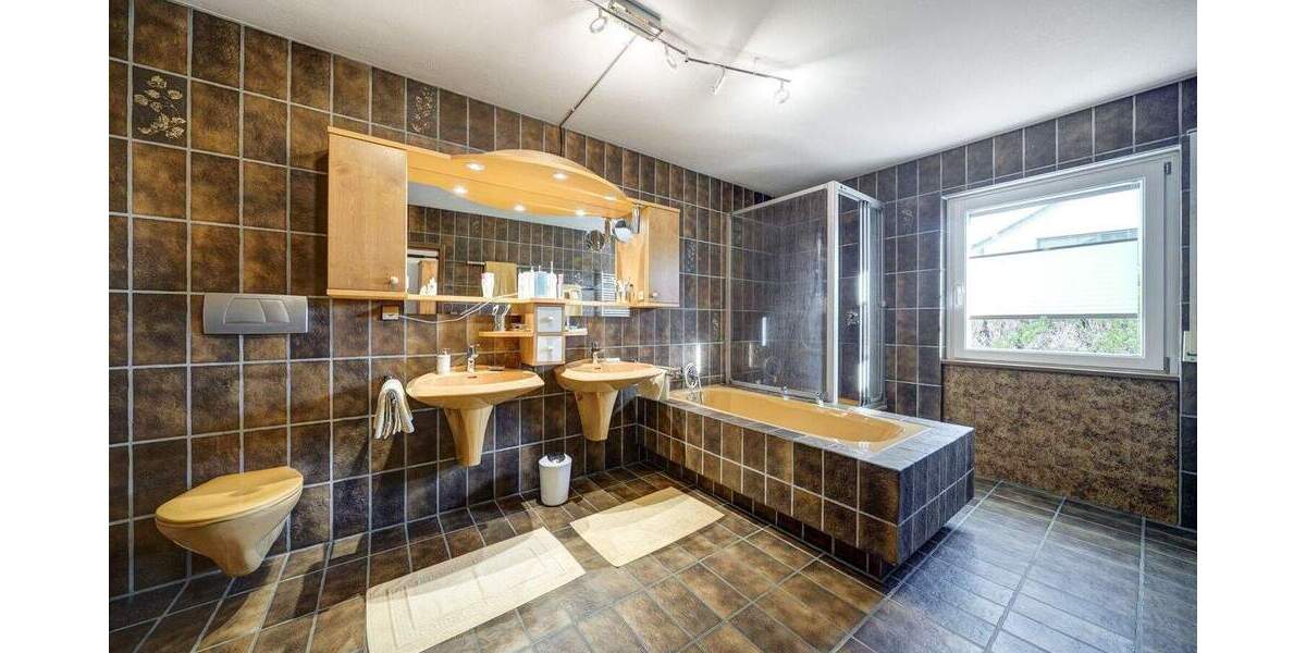 Einfamilienhaus Tengen - 8 Zimmer, 231 m&sup2;, 595.000&euro; | Angebot:25690110