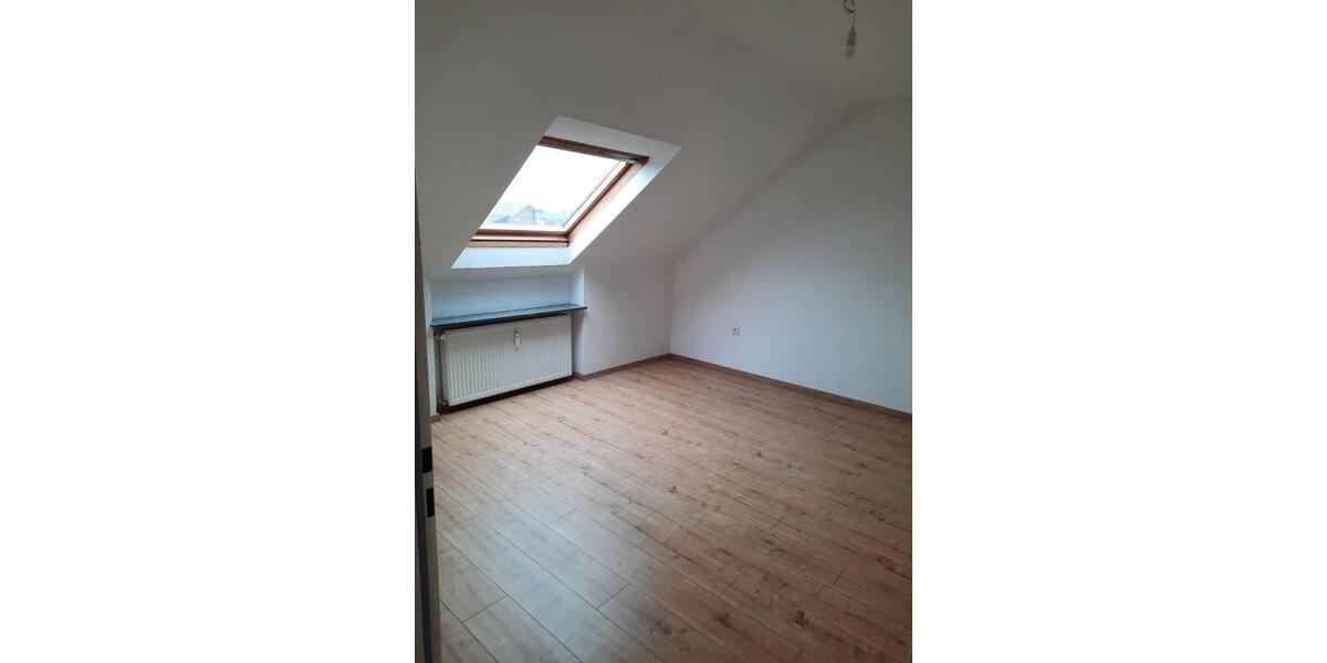 Dachgeschoßwohnung Völklingen - 3 Zimmer, 75 m&sup2;, 600&euro; | Angebot:26400588
