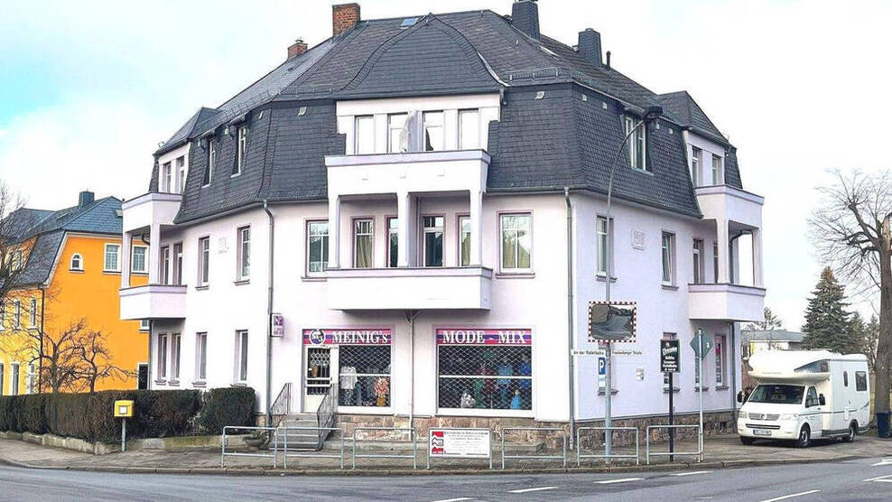 Gepflegte Zwei-Zimmer-Wohnung mit BalkonEinbauküche im Mietpreis enthaltenTageslichtbad zentral gelegen am Fuße der Augustusburg
