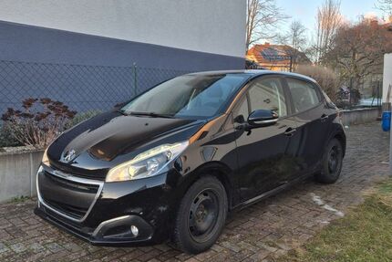 Peugeot 208 86.000 km 8.900 &euro; Staufenberg 35460
