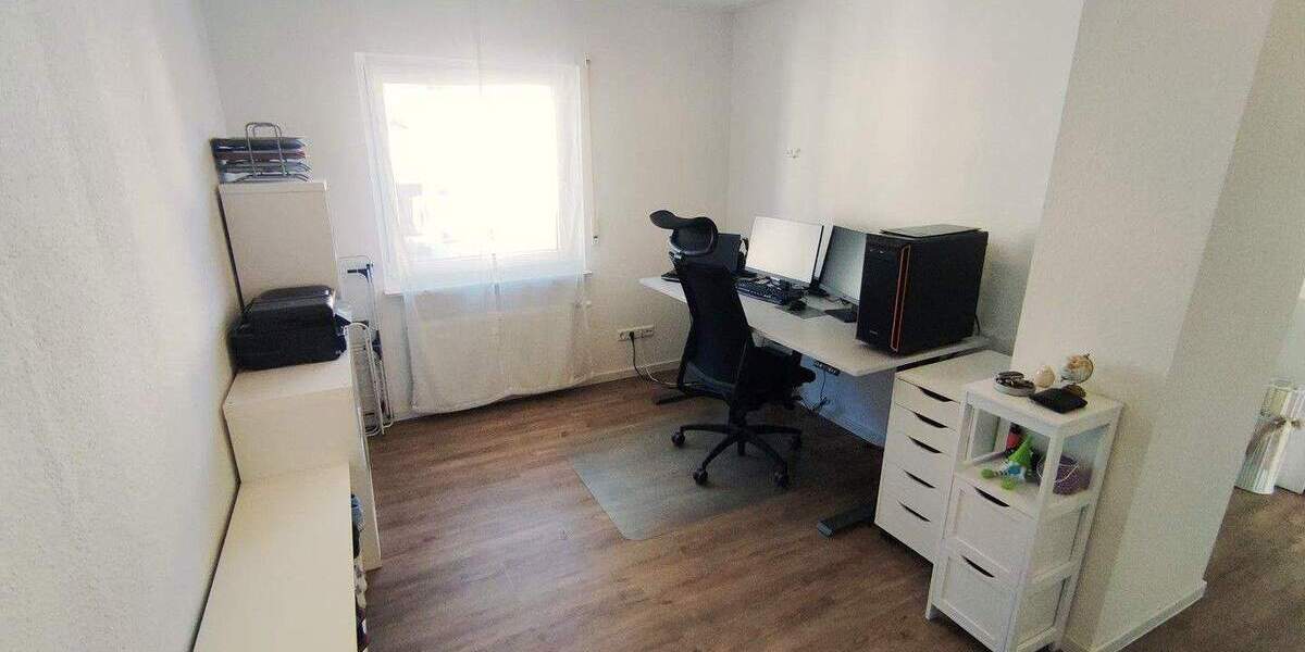 Etagenwohnung Laichingen - 6 Zimmer, 120 m&sup2;, 1.300&euro; | Angebot:25449408