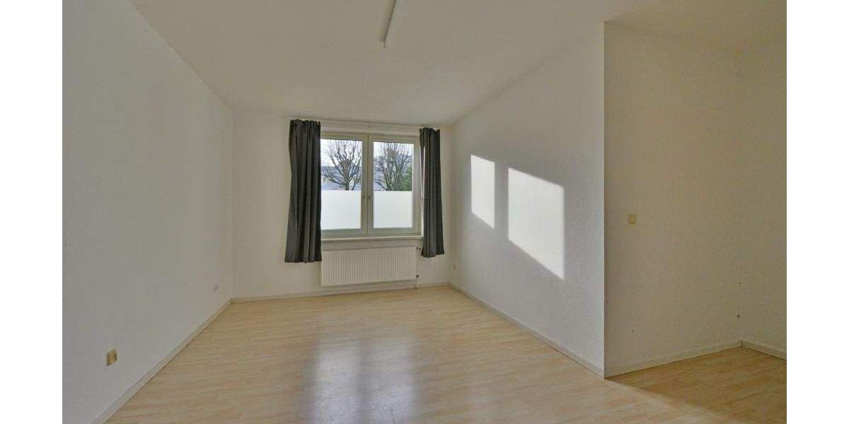 MFH mit 16 Wohneinheiten und 12 Stellplätzen; Eckgrundstück an 2 Straßen, KS-Schillerviertel 3 zimmer