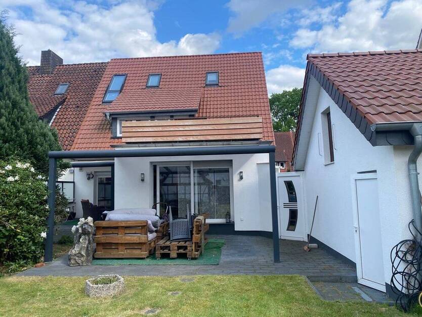 Saniertes Doppelhaus mit zwei Wohneinheiten, Garage und Garten zu verkaufen. Eigentumsgrundstück!
