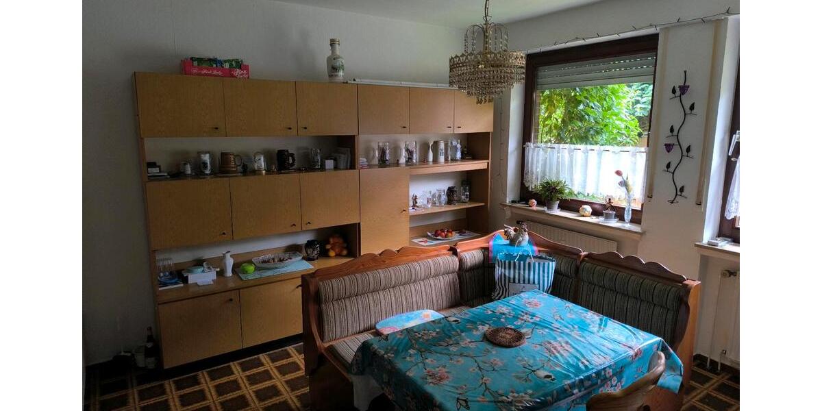 Einfamilienhaus mit 180 m2 Wohnfläche, voll unterkellert 7.5 zimmer