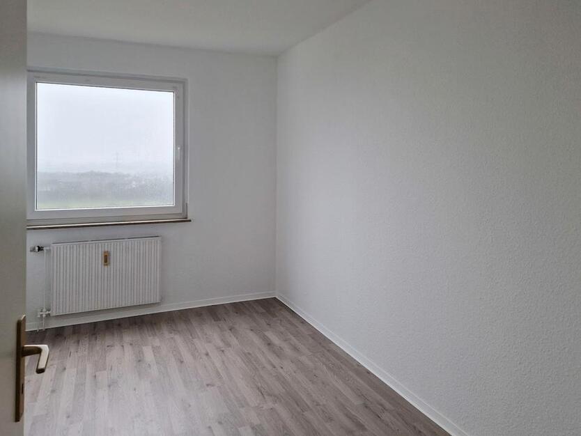 Familienfreundliche, frisch renovierte 3-Zimmer-Wohnung mit Balkon und weitem Blick! zimmer