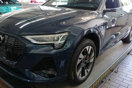 Audi e-tron 45.555 km 34.990 &euro; Hamburg 22047