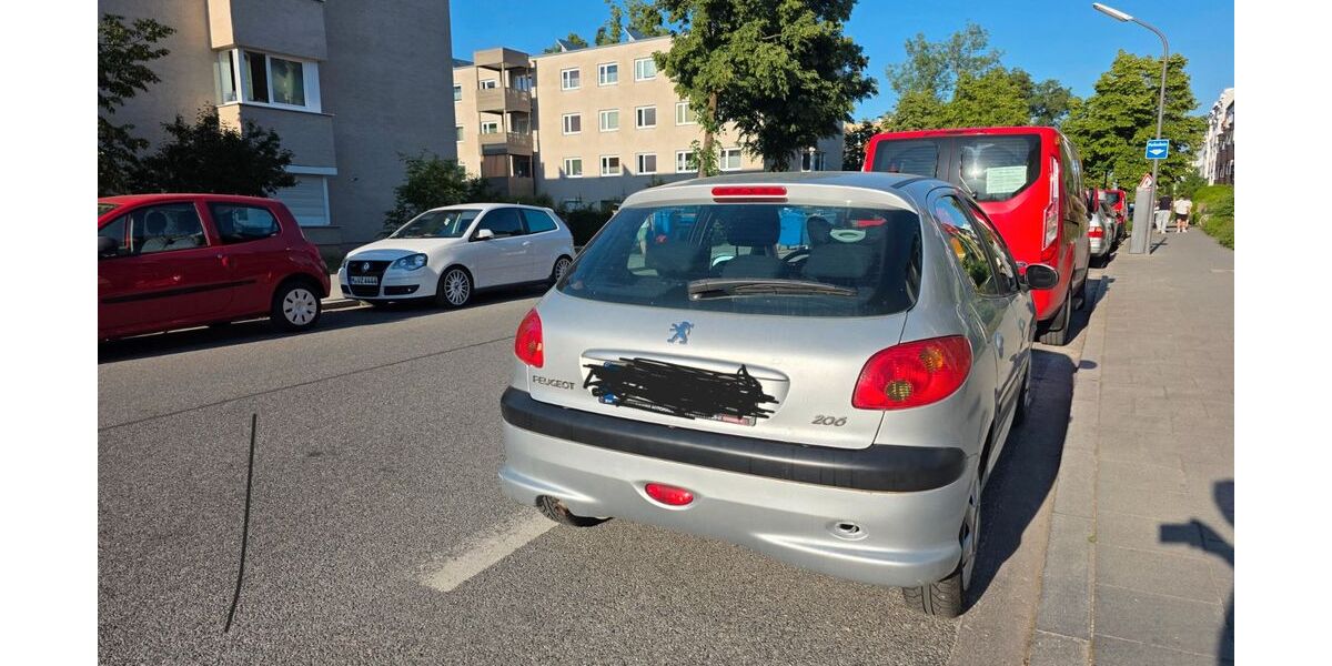 Peugeot 206 58.000 km 1.999 &euro; München 81377