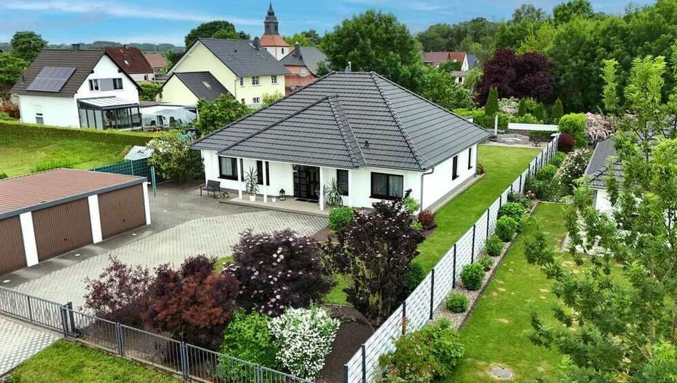Haus zum Kaufen in Schkeuditz Kleinliebenau 580.000 € 158.3 m²