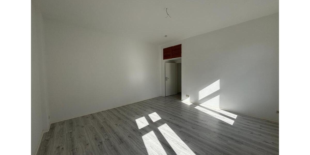 Etagenwohnung Dessau-Roßlau Brambach - 3 Zimmer, 118 m&sup2;, 699&euro; | Angebot:25854367