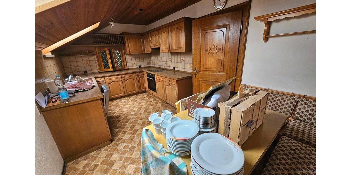 Dachgeschoßwohnung Stetten - 7 Zimmer, 99 m&sup2;, 275.000&euro; | Angebot:26223959
