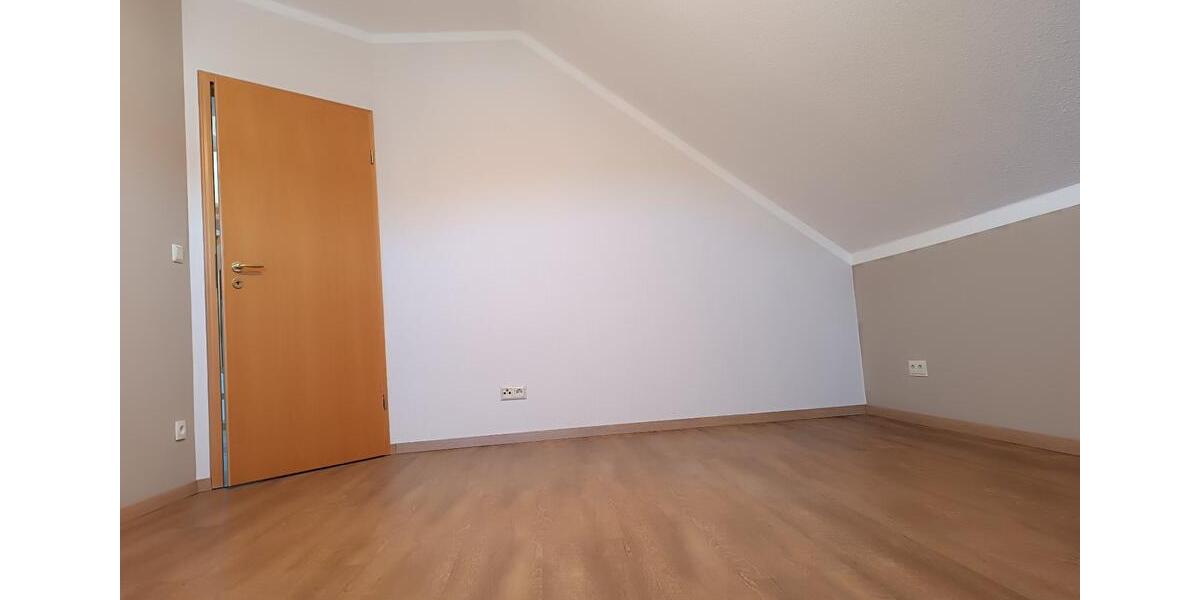 Dachgeschoßwohnung Dipperz - 3 Zimmer, 100 m&sup2;, 850&euro; | Angebot:24795641