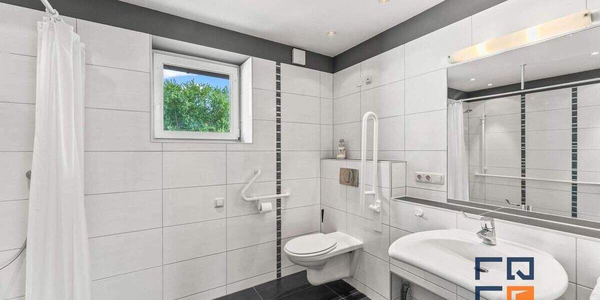 Behinderten und Rollstuhlgerechtes Mehrfamilienhaus mit Aufzug, Sonnenterrasse und großen Garten 9 zimmer