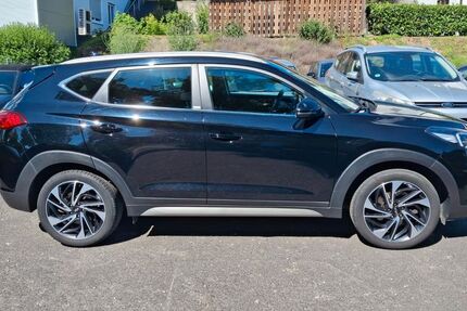 Hyundai TUCSON 68.000 km 16.400 &euro; Wiehl 51674