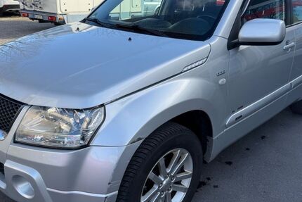 Suzuki Grand Vitara 82.000 km 5.500 &euro; München 81829