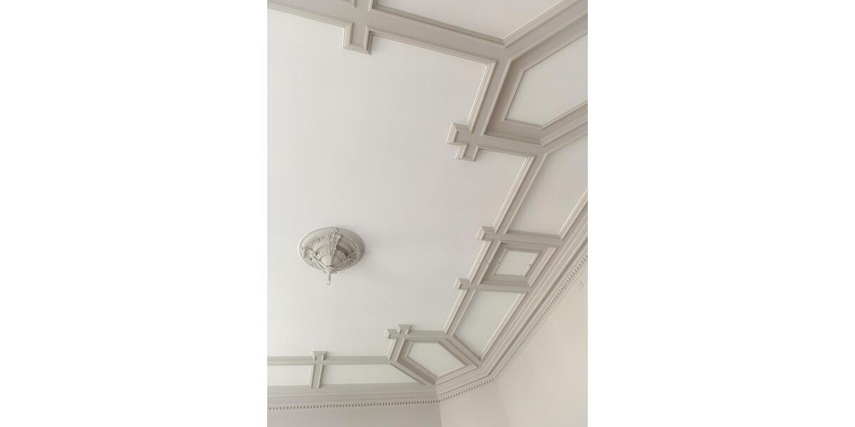 Westend-Juwel in Bestlage: Lichtdurchfluteter, kernsanierter Altbau mit Kamin, Stuckdecken, etc. 4 zimmer