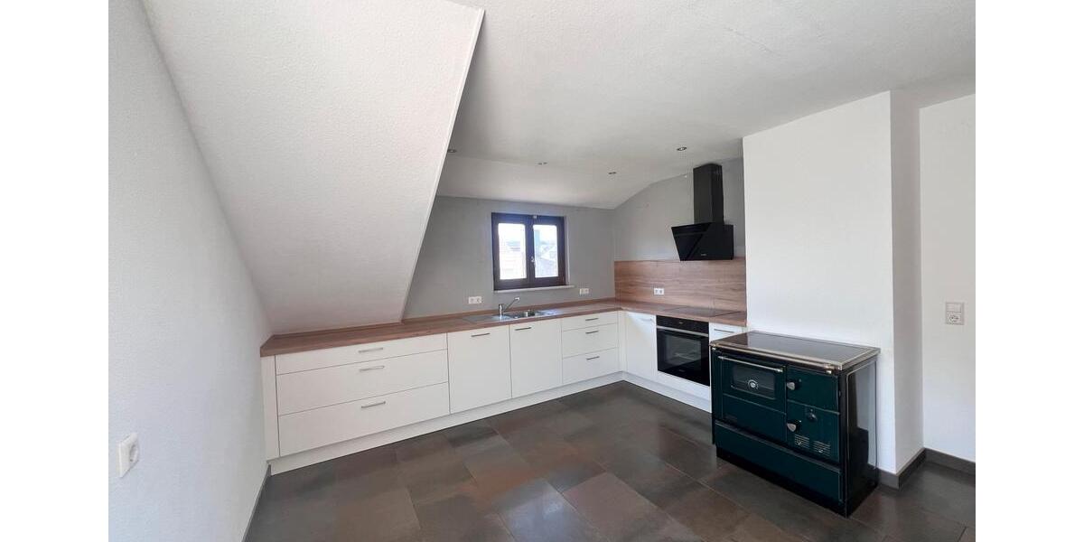 Dachgeschoßwohnung Sasbach - 3 Zimmer, 90 m&sup2;, 950&euro; | Angebot:26414200