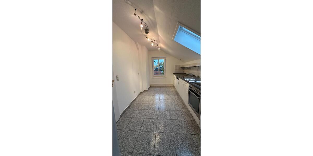 Helle Dachgeschosswohnung mit viel Stauraum in St. Jürgen 4 zimmer