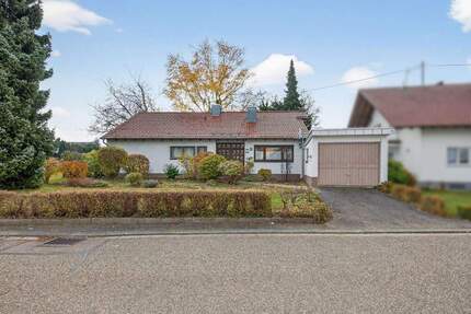 Stilvoller Bungalow mit großem Grundstück und Ausbaupotenzial in Marxzell-Schielberg 4 zimmer