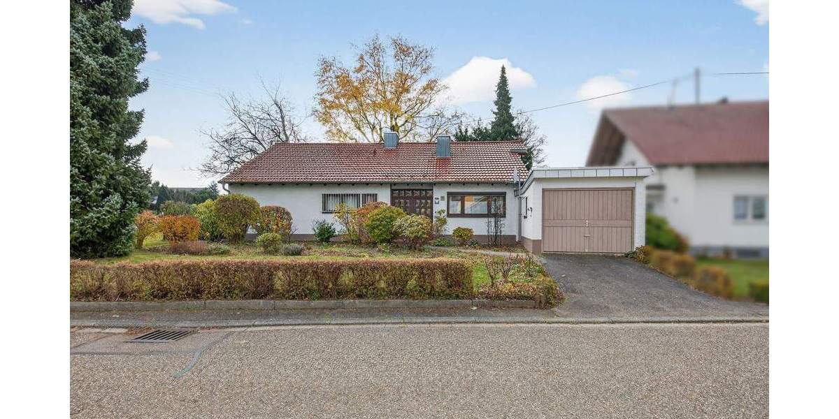 Stilvoller Bungalow mit großem Grundstück und Ausbaupotenzial in Marxzell-Schielberg 4 zimmer