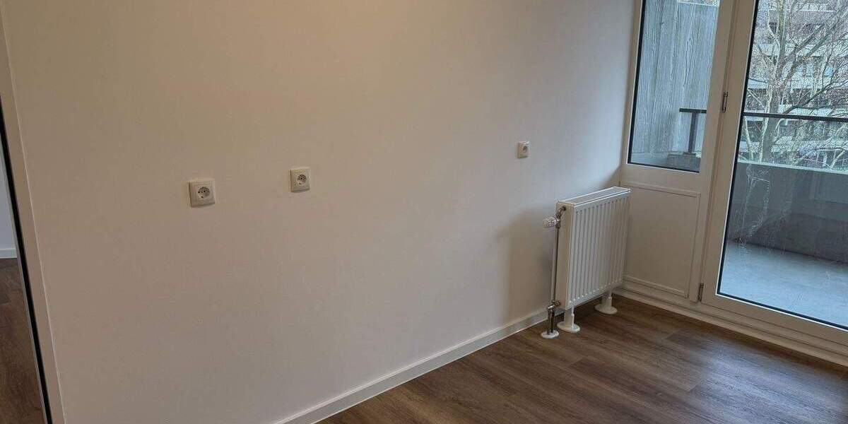 Etagenwohnung Köln Westhoven - 3 Zimmer, 96 m&sup2;, 1.400&euro; | Angebot:25568412