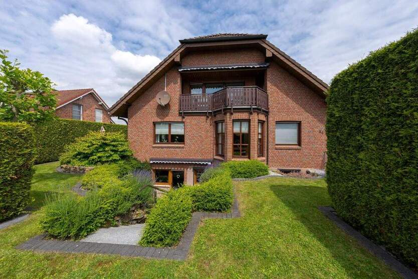 2-Familienhaus & extra Souterrain-Studio in begehrter Lage von Südkirchen 4 zimmer