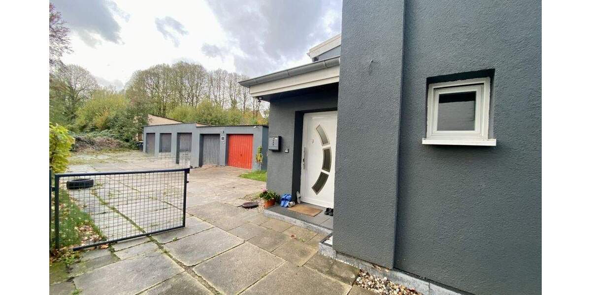 Saniertes Haus mit einigen Garagen - Eigennutzung oder Investition 5 zimmer