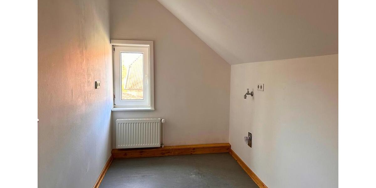 Dachgeschoßwohnung Wardenburg - 4 Zimmer, 130 m&sup2;, 950&euro; | Angebot:25377061