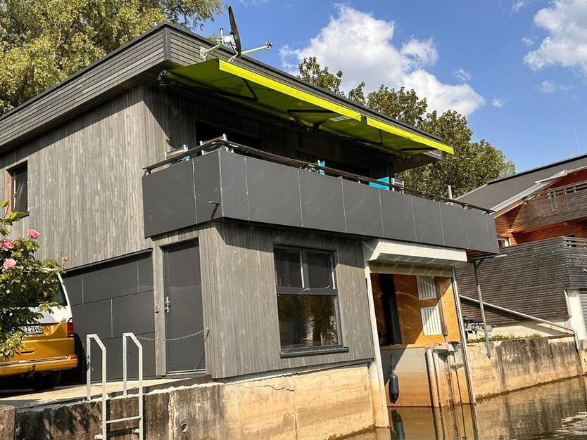 Haus am Bodensee mit direkter Wasserlage und Liegeplatz im Haus