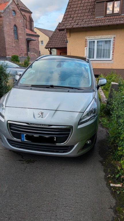 Peugeot 5008 112.000 km 11.400 € Schramberg 78713