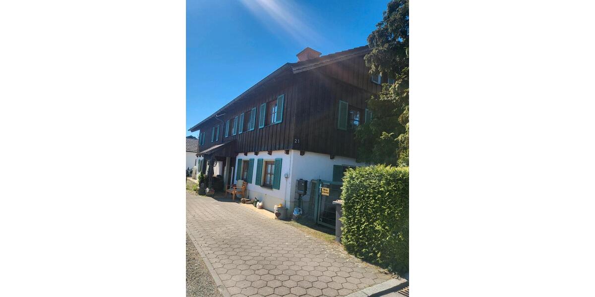 Erdgeschoßwohnung Saaldorf-Surheim Surheim - 3 Zimmer, 95 m&sup2;, 1.050&euro; | Angebot:26385710