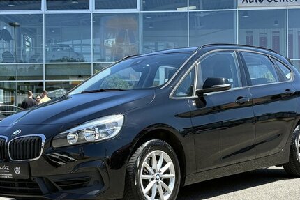 BMW 220 Active Tourer i Advantage SITZHEIZ./NAVI/AHK 103.856 km 13.900 &euro; Villingen-Schwenningen 78054