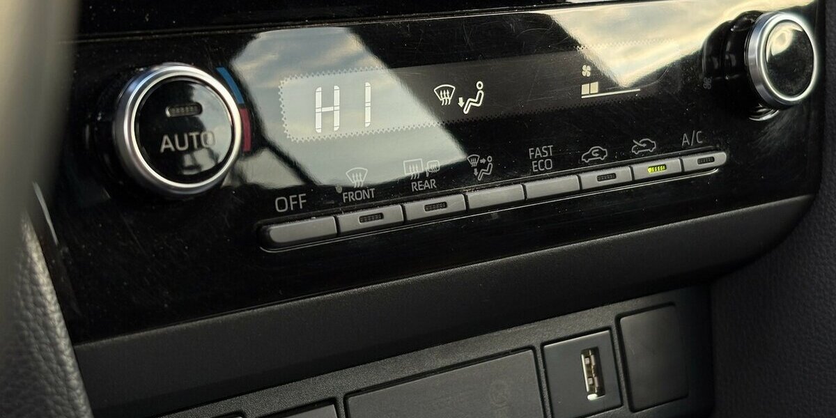 Toyota Yaris Cross TEAM D/Hybrid AWD-i KAMERA/NAVI/DAB 25.628 km 23.800 &euro; Villingen-Schwenningen 78054