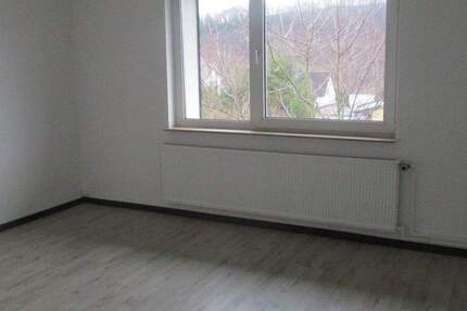 Gemütliche 4 Zimmer mit Balkon im 1. OG, Diemelsee-Adorf, Sudetenstraße 16, NEU RENOVIERT 3 zimmer