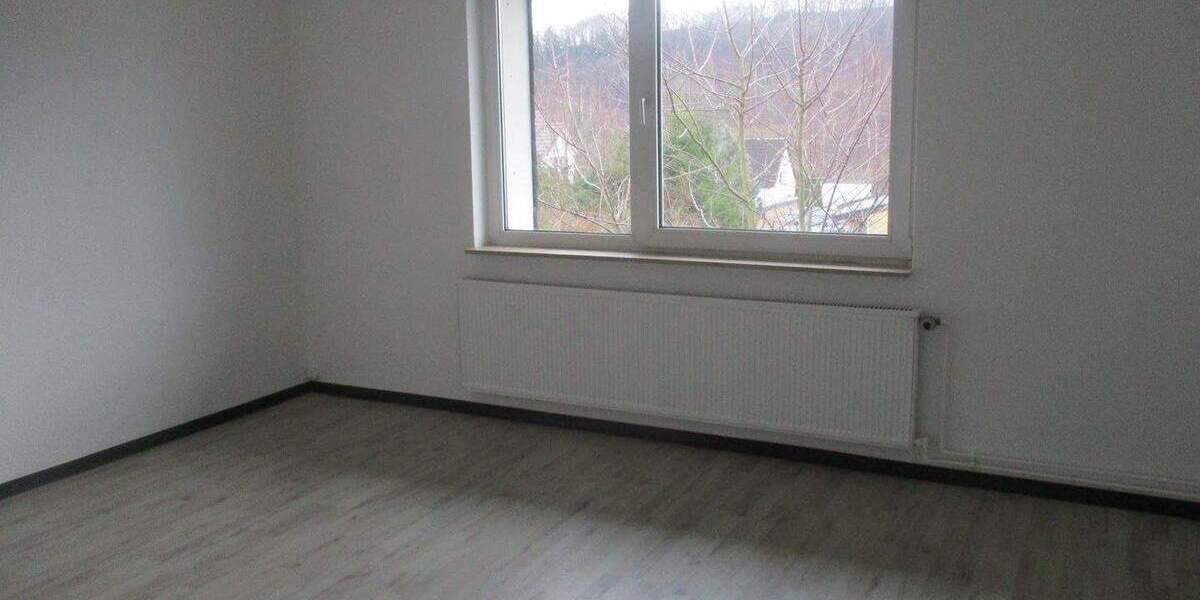 Gemütliche 4 Zimmer mit Balkon im 1. OG, Diemelsee-Adorf, Sudetenstraße 16, NEU RENOVIERT 3 zimmer