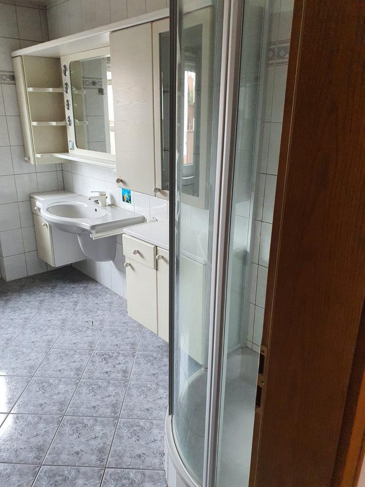Oerlenbach-Rottershausen schöne großz. EG-4-Raum-Whg - 01.12.25