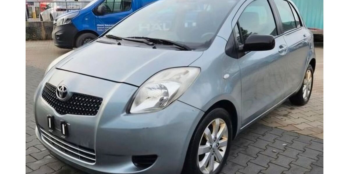 Toyota Yaris 140.000 km 2.399 &euro; Löwenberger Land OT Teschendorf 16775