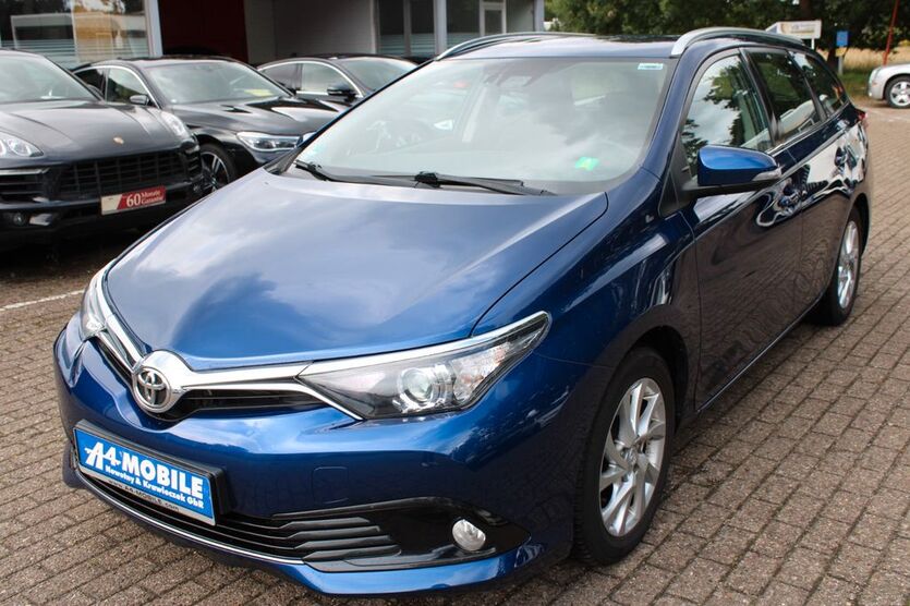 Toyota Auris 156.000 km 9.499 € Oldenburg 26129