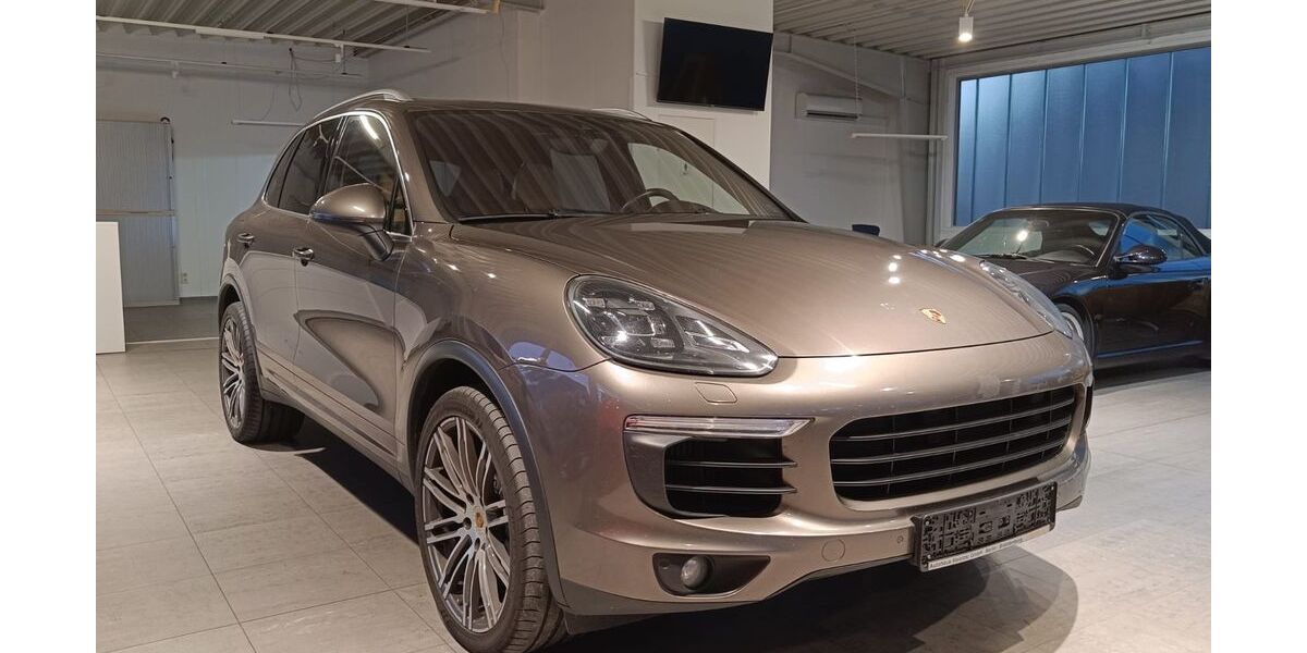 Porsche Cayenne 220.000 km 26.900 &euro; Templin 17268