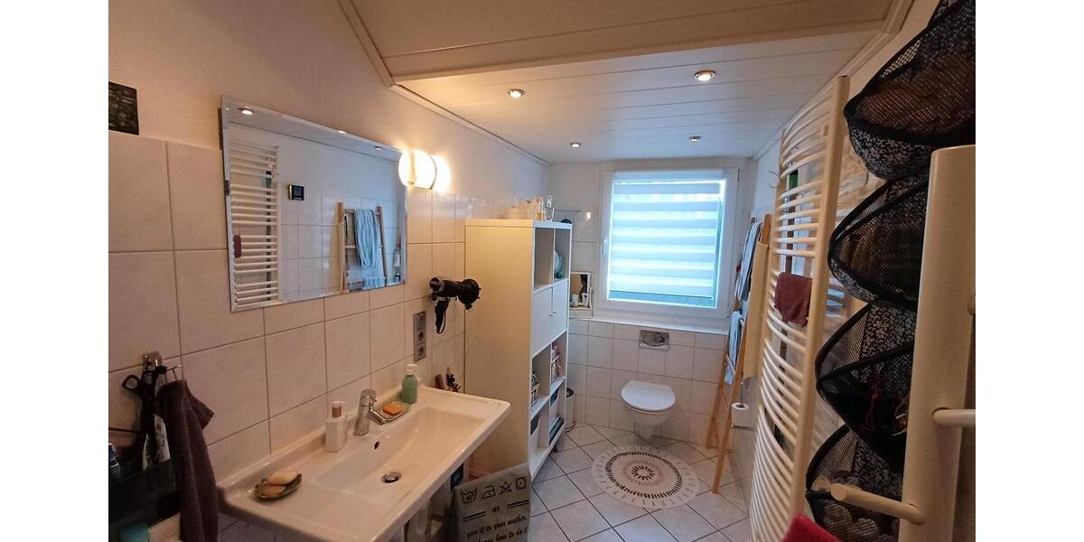 Dachgeschoßwohnung Engelskirchen - 4 Zimmer, 69 m&sup2;, 414&euro; | Angebot:25612770