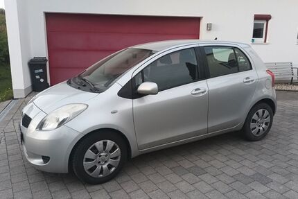 Toyota Yaris 118.000 km 2.200 &euro; Buch am Erlbach 84172