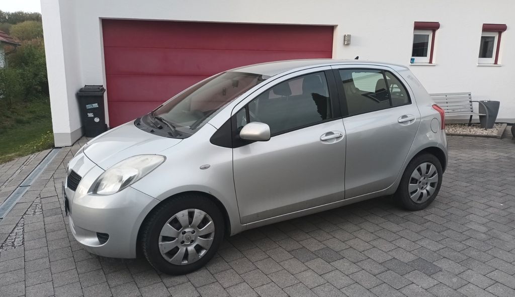 Toyota Yaris 118.000 km 2.200 &euro; Buch am Erlbach 84172