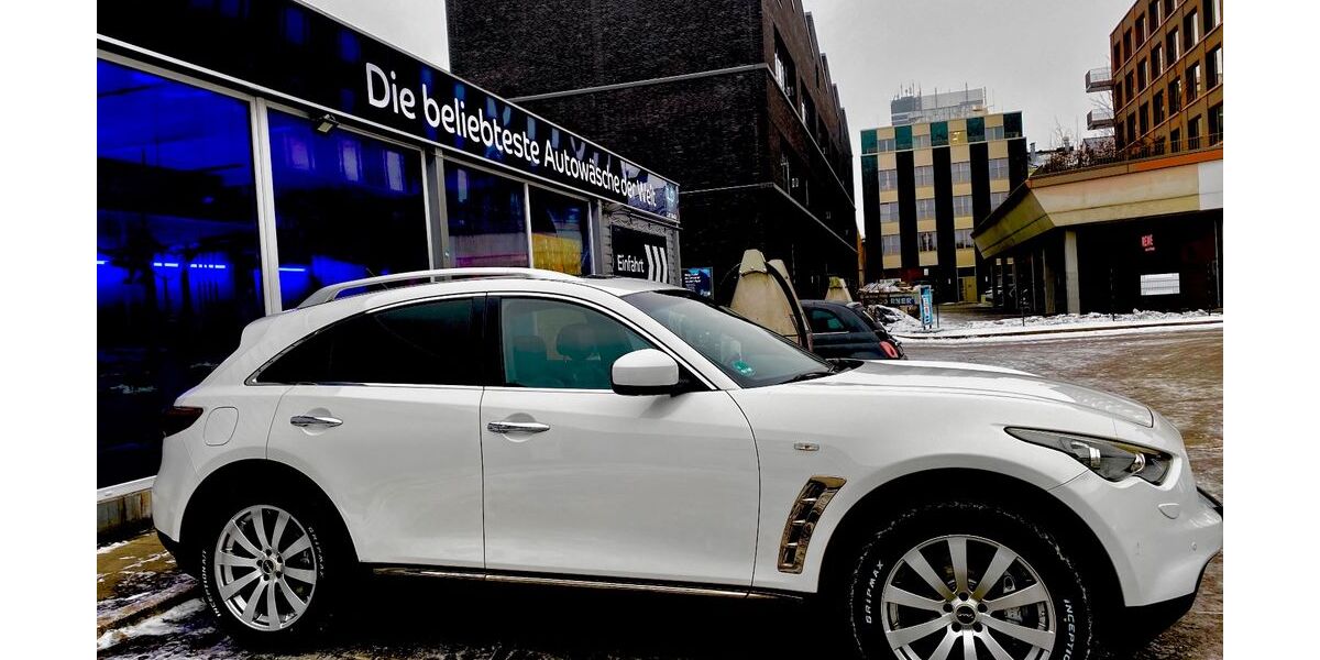 INFINITI FX 170.000 km 12.999 &euro; Hamburg 20535
